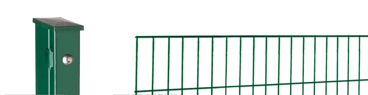 Doppelstabmattenzaun Komplettset 6/5/6 in Moosgrün RAL 6005, freigestellt mit Zaunpfosten