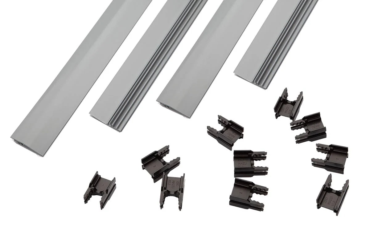Sichtschutz-Klemmleisten-Set für Gartentore 8/6/8 in Fenstergrau RAL 7040 mit vier Leisten und Klemmböcken