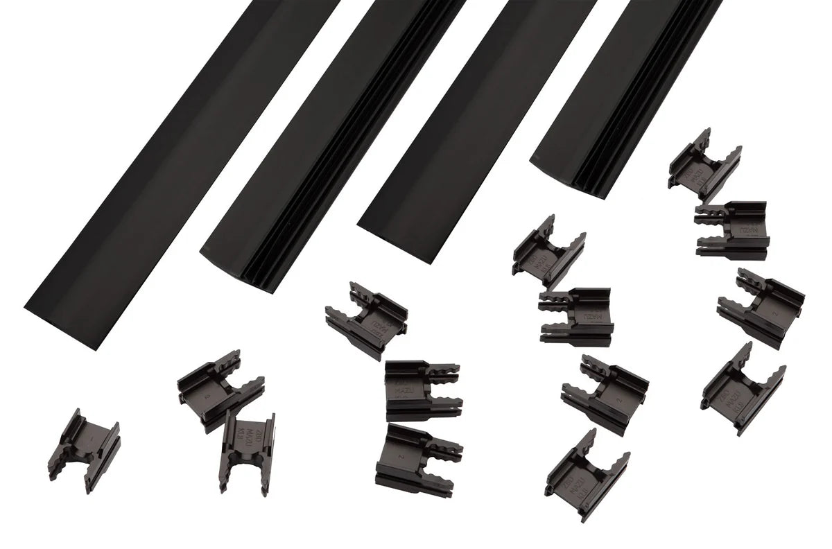Sichtschutz-Klemmleisten-Set für Gartentore 8/6/8 in Tiefschwarz RAL 9005 mit vier Leisten und Klemmböcken
