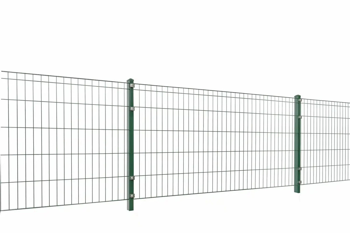 Doppelstabmattenzaun Komplettset 5/4/5 in Moosgrün RAL 6005 mit Zaunpfosten, freigestellt