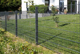 Lieferumfang des Doppelstabmattenzaun Komplettsets 8/6/8: Matten und Pfosten