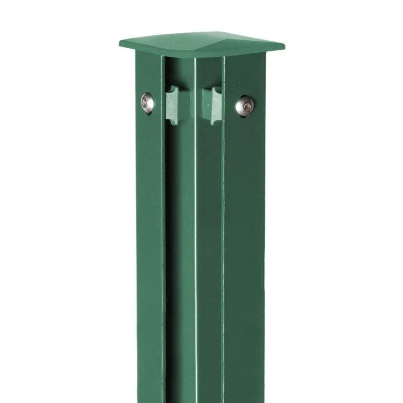 Eckpfosten 60x60 mm in Moosgrün RAL 6005 mit durchgehender Abdeckleiste, freigestellt