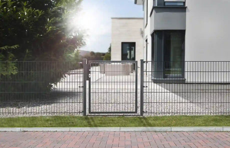 Gartentor 6/5/6 Uno in Anthrazit, Torhöhe 120 cm, Einbausituation mit Zaunanschluss