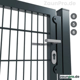 Gartentor 6/5/6 Anthrazit RAL 7016 – Detailansicht Türdrücker und Profilzylinder-Schloss, stabiles Metallgartentor