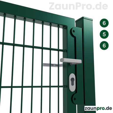 Gartentor 6/5/6 Moosgrün RAL 6005 – Detailansicht Türdrücker und Profilzylinder-Schloss, stabiles Metallgartentor