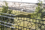 Schmuckzaun Barcelona in Anthrazit im Garten, Rautenornamente in Nahaufnahme